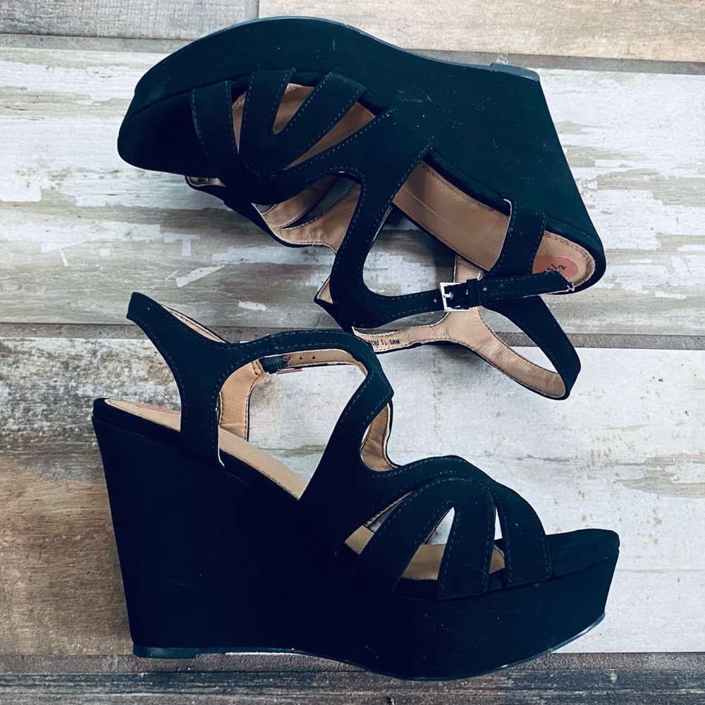 Report Black Faux Suede Wedges size 7.5